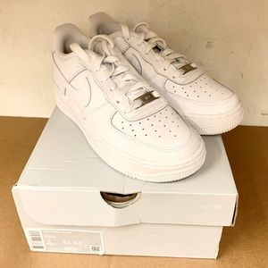 Air Force 1 Youth (US 4Y = US 5.5-6 W) Brand New ⭐️